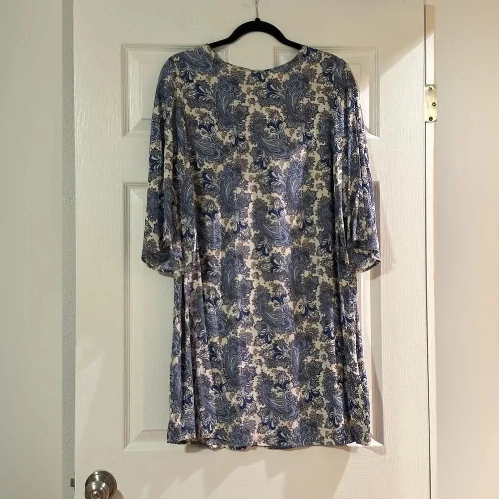 NWT- Women’s H & M‎ Paisley Print Dress. Size 8.